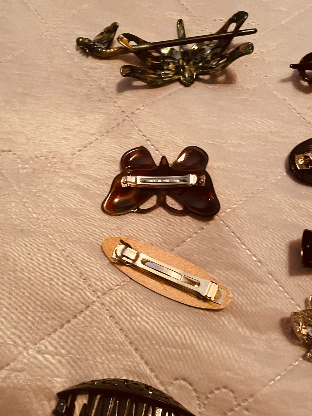 Assorted Women’s Decorative Hair Clips - Red, Gold, Brown, Black - Picture 9 of 9